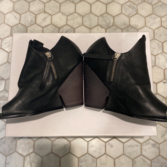 Cinzia Araia Italian leather wedges - Picture 3 of 6